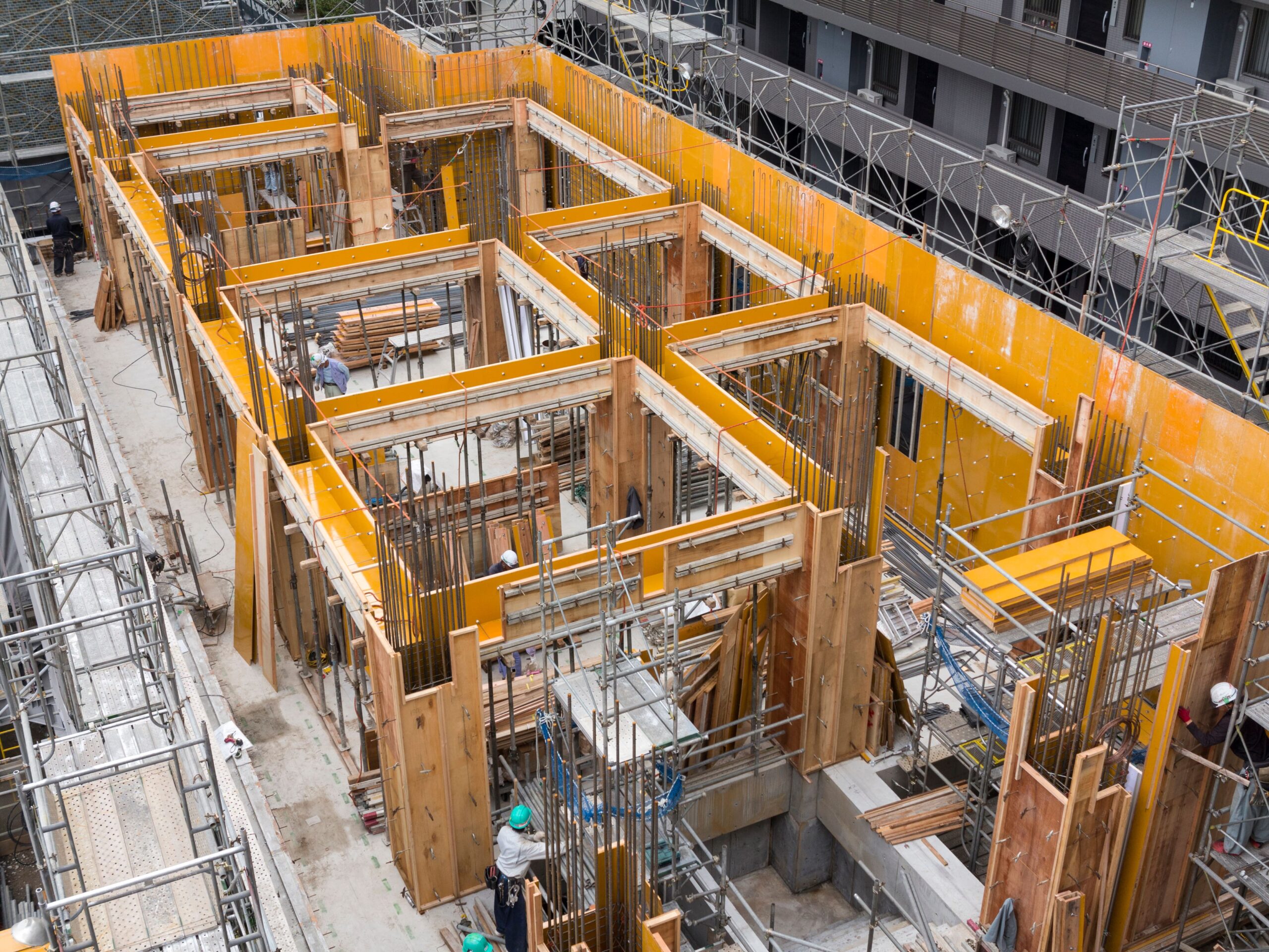 マンションの建設工事の様子